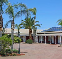 John Pirie Motor Inn - Whitsundays Accommodation