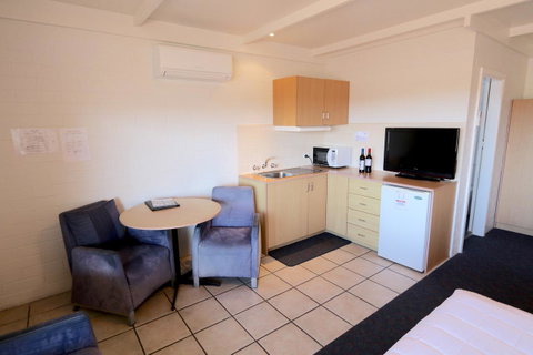 Harbour View Motel - Whitsundays Accommodation 23