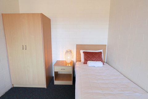 Harbour View Motel - Whitsundays Accommodation 22
