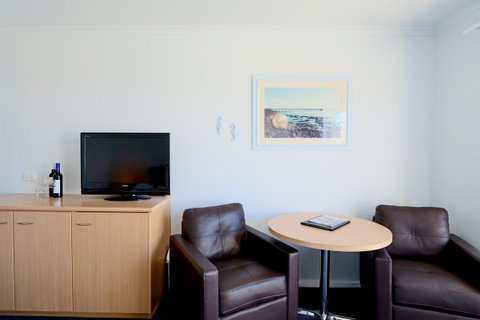 Harbour View Motel - Whitsundays Accommodation 5