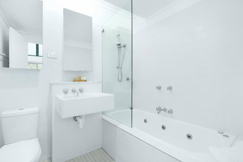 One Mile Retreat - Whitsundays Accommodation 10