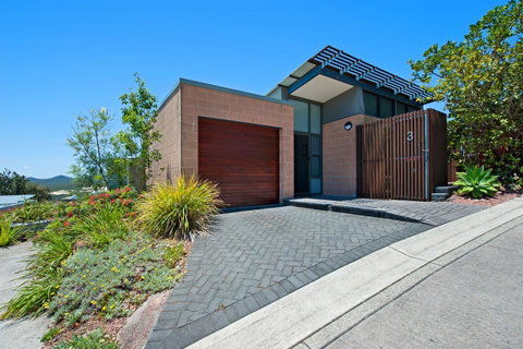 One Mile Retreat - Whitsundays Accommodation 14