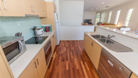 South Shores Villa 31 - South Shores Normanville - Whitsundays Accommodation 4