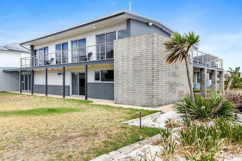 Esplanade Escape - Whitsundays Accommodation 32