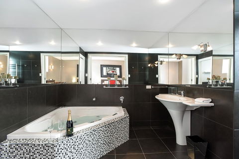 Esplanade Escape - Whitsundays Accommodation 34