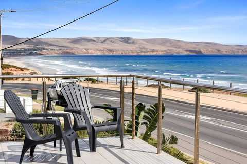 Esplanade Escape - Whitsundays Accommodation 0