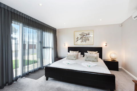 Esplanade Escape - Whitsundays Accommodation 25