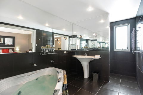 Esplanade Escape - Whitsundays Accommodation 7