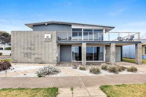 Esplanade Escape - Whitsundays Accommodation 30