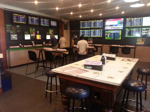 Grand Tasman Hotel - Whitsundays Accommodation 8