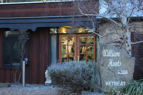 William Hunt's Retreat - Cypress Studio - Whitsundays Accommodation 8