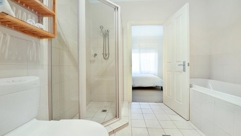 GOUGER 265 - Whitsundays Accommodation 11