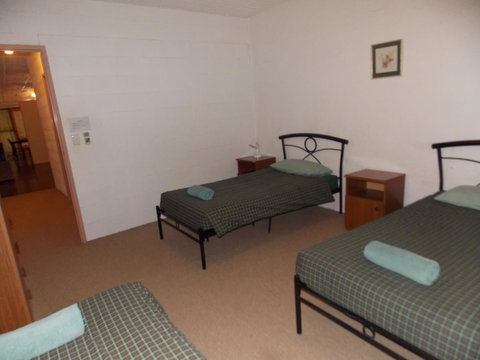Desert View Apartments - Whitsundays Accommodation 2