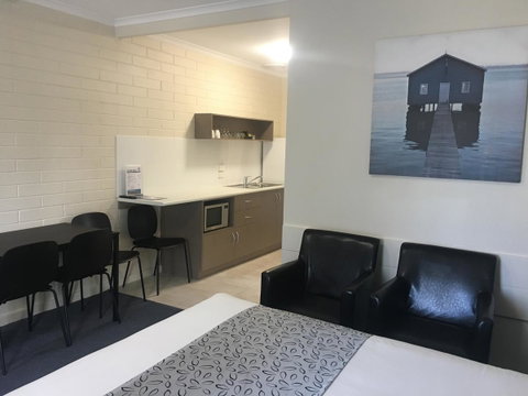 Victor Harbor City Inn - Whitsundays Accommodation 12