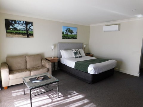 Alexander Cameron Suites - Whitsundays Accommodation 9