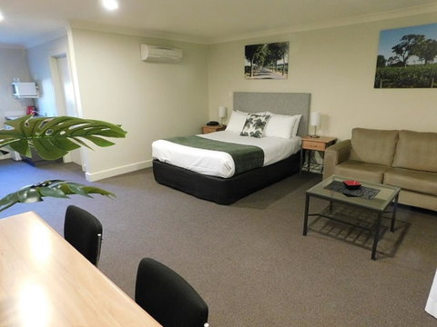 Alexander Cameron Suites - Whitsundays Accommodation 8