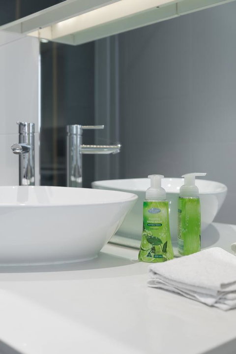 Ther-Rich Elegant 1BR Apartment In Walkerville - Whitsundays Accommodation 24