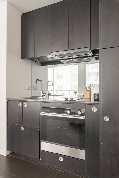 Ther-Rich Elegant 1BR Apartment In Walkerville - Whitsundays Accommodation 9