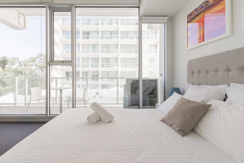 Ther-Rich Elegant 1BR Apartment In Walkerville - Whitsundays Accommodation 2