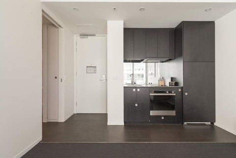 Ther-Rich Elegant 1BR Apartment In Walkerville - Whitsundays Accommodation 12