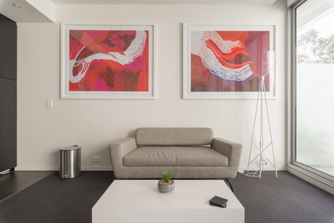 Ther-Rich Elegant 1BR Apartment In Walkerville - Whitsundays Accommodation 18