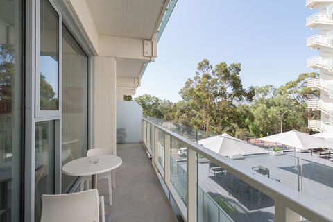 Ther-Rich Elegant 1BR Apartment In Walkerville - Whitsundays Accommodation 29