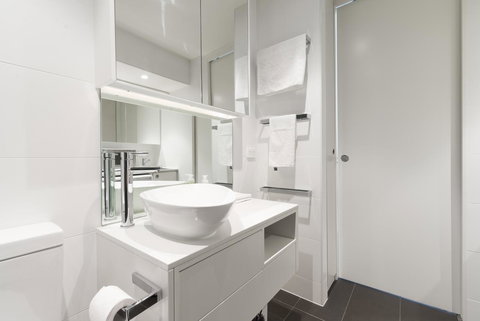 Ther-Rich Elegant 1BR Apartment In Walkerville - Whitsundays Accommodation 21