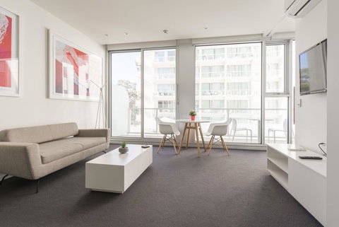 Ther-Rich Elegant 1BR Apartment In Walkerville - Whitsundays Accommodation 14