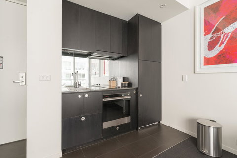 Ther-Rich Elegant 1BR Apartment In Walkerville - Whitsundays Accommodation 10