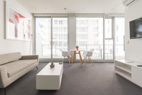 Ther-Rich Elegant 1BR Apartment In Walkerville - Whitsundays Accommodation 19