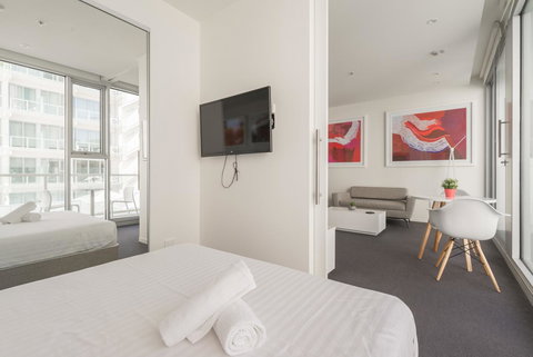Ther-Rich Elegant 1BR Apartment In Walkerville - Whitsundays Accommodation 3