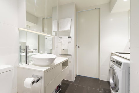 Ther-Rich Elegant 1BR Apartment In Walkerville - Whitsundays Accommodation 22