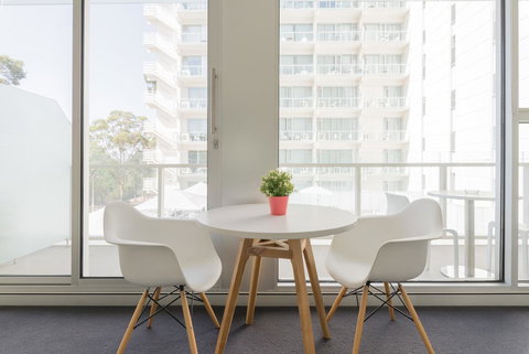 Ther-Rich Elegant 1BR Apartment In Walkerville - Whitsundays Accommodation 15