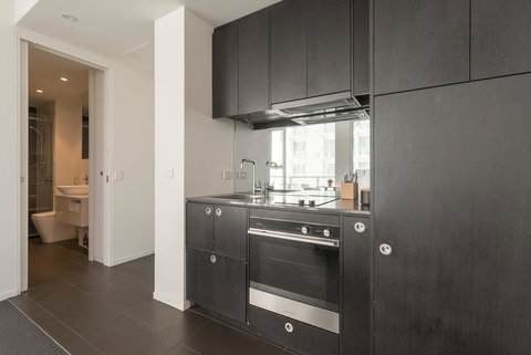 Ther-Rich Elegant 1BR Apartment In Walkerville - Whitsundays Accommodation 8