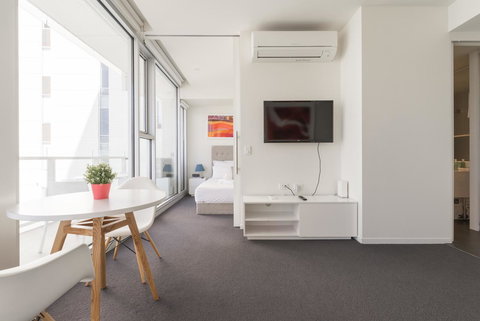 Ther-Rich Elegant 1BR Apartment In Walkerville - Whitsundays Accommodation 16