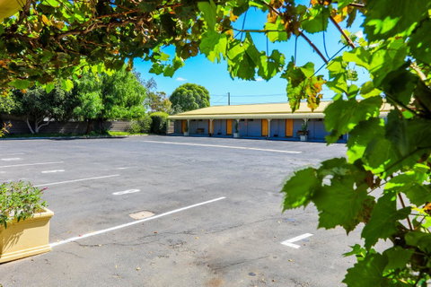 Country Roads Motor Inn Naracoorte - Whitsundays Accommodation 30