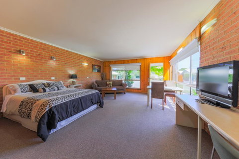Country Roads Motor Inn Naracoorte - Whitsundays Accommodation 3