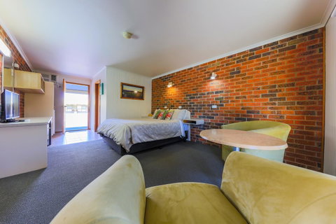 Country Roads Motor Inn Naracoorte - Whitsundays Accommodation 7