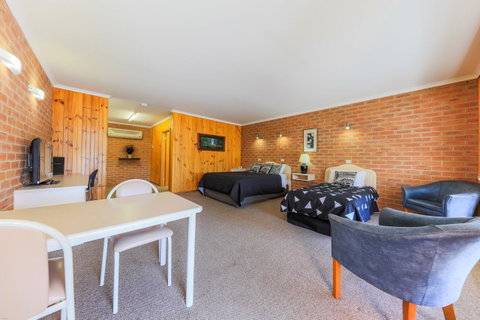 Country Roads Motor Inn Naracoorte - Whitsundays Accommodation 25