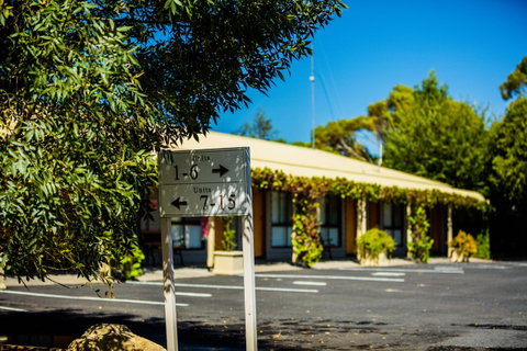 Country Roads Motor Inn Naracoorte - Whitsundays Accommodation 20