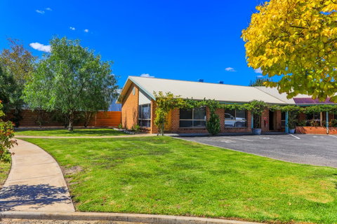 Country Roads Motor Inn Naracoorte - Whitsundays Accommodation 13