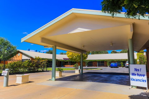 Country Roads Motor Inn Naracoorte - Whitsundays Accommodation 1