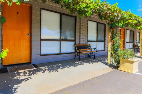 Country Roads Motor Inn Naracoorte - Whitsundays Accommodation 24