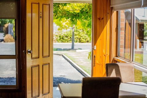 Country Roads Motor Inn Naracoorte - Whitsundays Accommodation 34