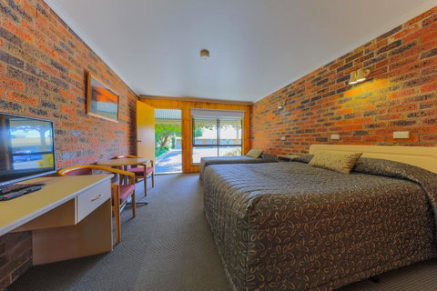 Country Roads Motor Inn Naracoorte - Whitsundays Accommodation 10