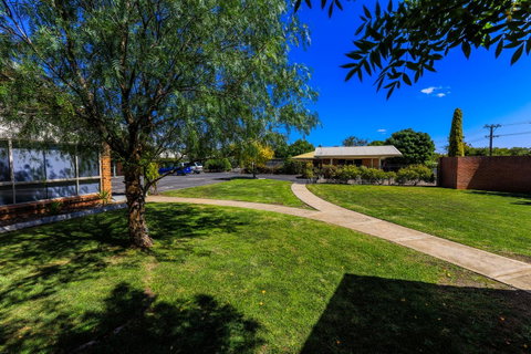 Country Roads Motor Inn Naracoorte - Whitsundays Accommodation 39