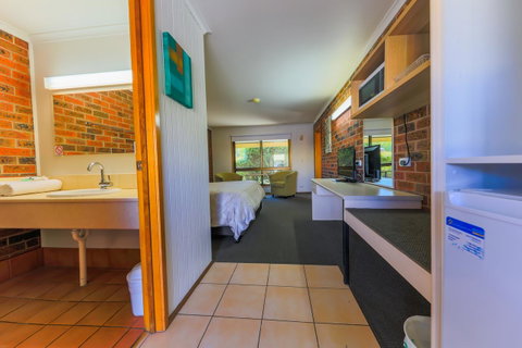 Country Roads Motor Inn Naracoorte - Whitsundays Accommodation 12