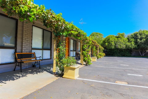 Country Roads Motor Inn Naracoorte - Whitsundays Accommodation 26