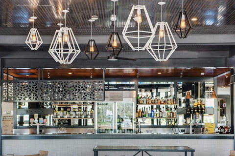 Berri Hotel - Whitsundays Accommodation 8