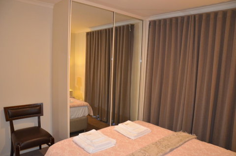 ADELAIDE CENTRAL APARTMENT - 3BR, 2BATH & CARPARK - Whitsundays Accommodation 12